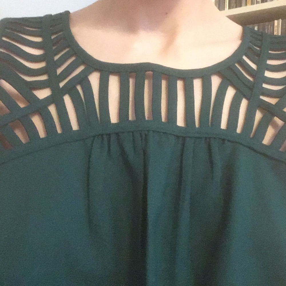 Forever 21 Green Cutout Neckline Top - Picture 2 of 4